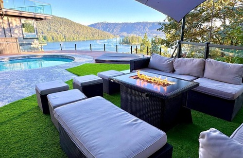 Deep Cove House | ✨Stunning Waterfront views Retreat Villa, 5 Bed, 5 Bath, Pool, Sauna, Hot tub✨
