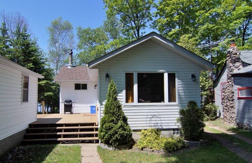Port McNicoll Cottage | Stunning Waterfront Cottage & Bunkie!