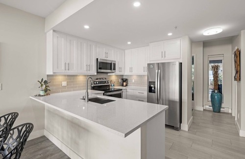 Tsawwassen Apartment | Stunning waterfront apartment - wake up and fall asleep listening to the ocean