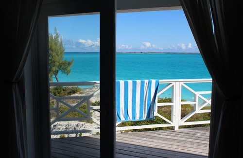 Jimmy Hill House | Stunning waterfront home in Exuma with an outdoor pool!