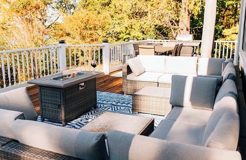 Weems House | Stunning waterfront on bluff with sauna, firepit!