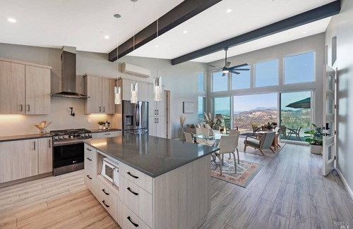 Santa Rosa House | Stunning wine country views, 2 BR 2 BA, sleek modern new home, gourmet kitchenn