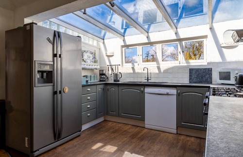 Wroxham Cottage | Stunning Wroxham holiday cottage, River Bure. Sleeps 10. Includes boat & hot tub
