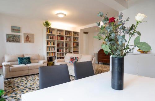 San Polo Apartment | Stupendo Luxury Apartment Canal & Garden View