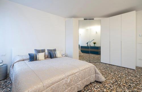 San Polo Apartment | Stupendo Luxury Apartment Canal & Garden View