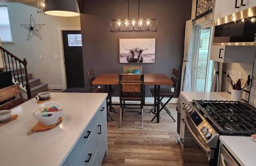 Helena House | Style and comfort in Helena! Easy access to any part of Helena. No cleaning fees