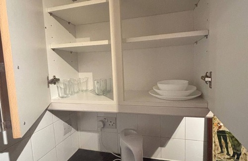 Hatch End Apartment | Stylish 1-bed Apartment- Sleeps 3 w/Central Links