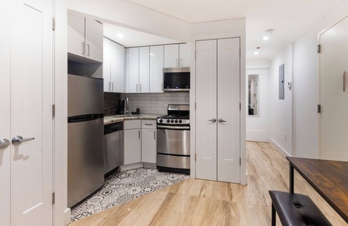 Upper Manhattan Apartment | Stylish 1 Bedroom 25 min to Time Square Perfect For couples + Families