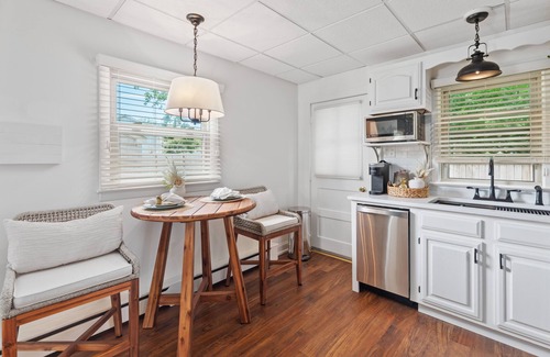 Village Green Apartment | Stylish 1BR Apartment in Cape May