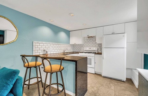 Oakland Ave - Harrison St Apartment | Stylish 1BR by Lake Merritt Walk to DT & BART
