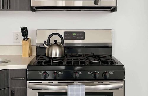 West Loop Apartment | Stylish 1BR in West Loop