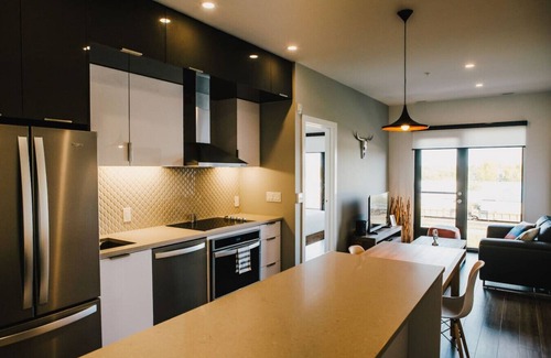 Winnipeg Apartment | Stylish 1BR Suite with Gym, Near Outlet Collection