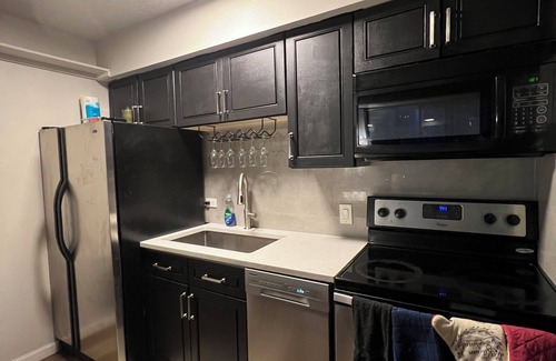 Downtown Denver Condo | Stylish 1BR w/Patio Skyline Views, Pool, Gym & Work/Meeting Amenities