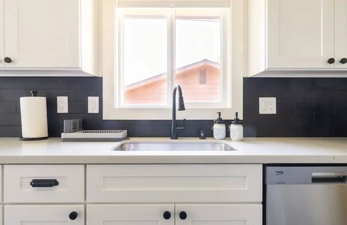 Northgate House | Stylish 2-bd Home, Blocks to Shops & Light Rail