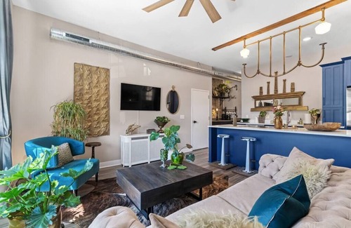 Fifth Ward Condo | Stylish 2 bdrm w/Garage & Yard