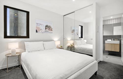 Southbank Apartment | Stylish 2-Bed Apartment with Stunning City Views