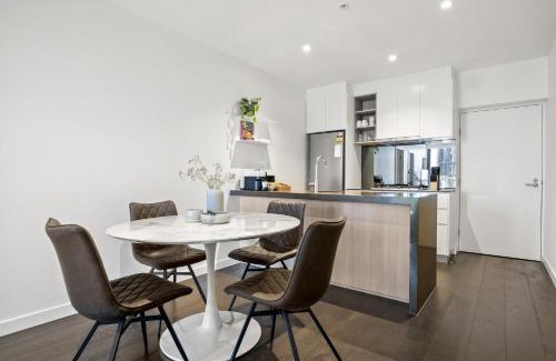 Southbank Apartment | Stylish 2-Bed Apartment with Stunning City Views