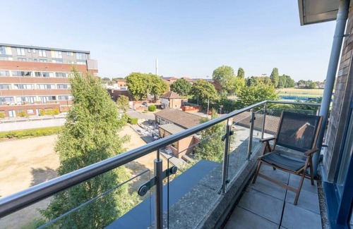 Solihull Apartment | Stylish 2-Bed Flat, 10mins to NEC & Airport Free Parking