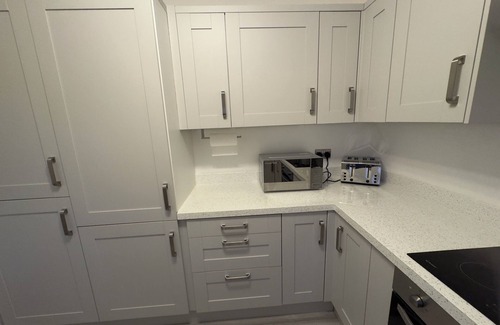 Forest Hill Apartment | Stylish 2-Bed Maisonette in Forest Hill | Balcony & Workspace