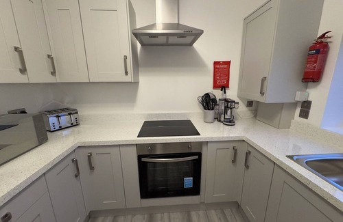 Forest Hill Apartment | Stylish 2-Bed Maisonette in Forest Hill | Balcony & Workspace