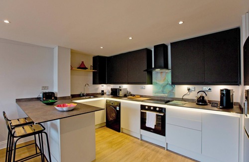 Wandsworth Apartment | Stylish 2-bed riverside apartment, with stunning views! Family Friendly.