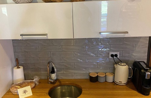Mitchells Island House | Stylish 2 bedroom Guesthouse - 1 minute from the beach.