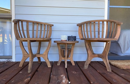 Mitchells Island House | Stylish 2 bedroom Guesthouse - 1 minute from the beach.