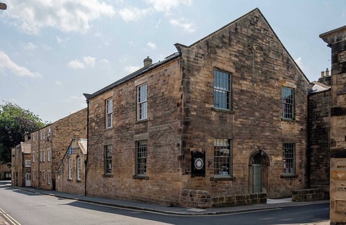 Barnard Castle Apartment | Stylish 2-Bedroom Chapel Apartment Retreat