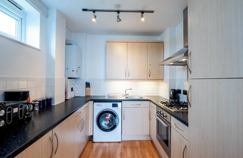 Beverley Apartment | Stylish 2-Bedroom Apartment Near New Malden Station
