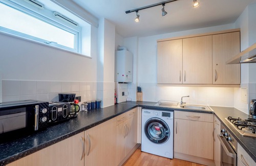 Beverley Apartment | Stylish 2-Bedroom Apartment Near New Malden Station