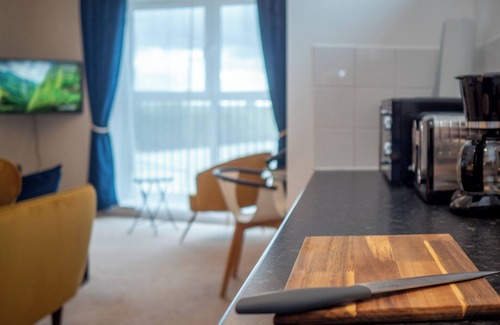 Beverley Apartment | Stylish 2-Bedroom Apartment Near New Malden Station