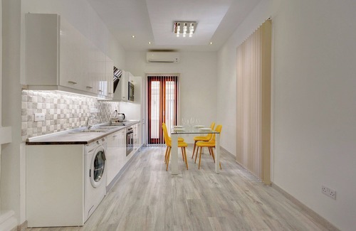 Tower Road Apartment | Stylish 2 Bedroom Apartment in an Amazing Location
