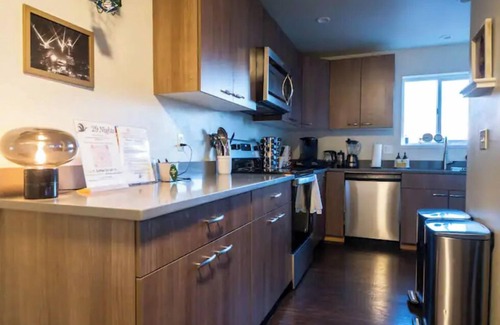 Broadway Apartment | Stylish 2 Bedroom Capitol Hill Apartment