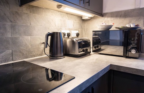 Kirkheaton Apartment | Stylish 2-Bedroom Apartment for 6 Guest