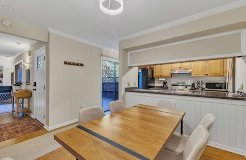 Chapel Hill House | Stylish 2-bedroom townhome with large deck, and pool in fabulous Chapel Hill