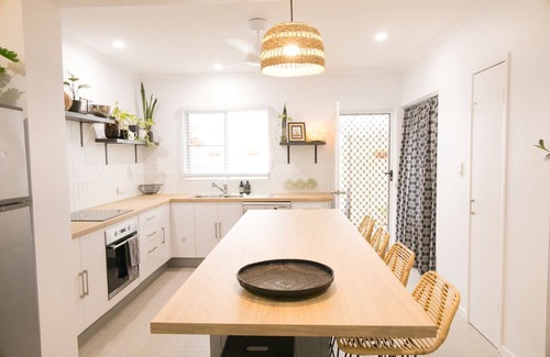 Cannonvale House | Stylish 2 bedroom townhouse in quiet location, perfect home away from home!