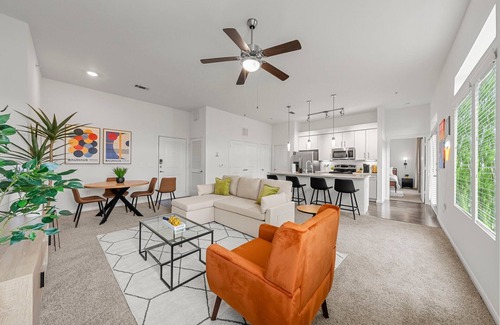 Montopolis Apartment | Stylish 2-bedroom with Balcony, Gym & Pool - Near Downtown & Airport