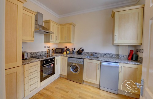 Leamington Spa Apartment | Stylish 2 Bedroom Apartment with Netflix