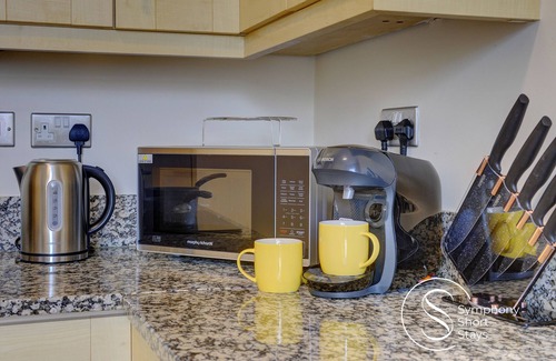 Leamington Spa Apartment | Stylish 2 Bedroom Apartment with Netflix