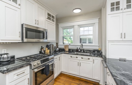 Hollywood - Mt. Vernon House | Stylish 2Bed/2Ba home in Chevy Chase, close to Downtown and UK!