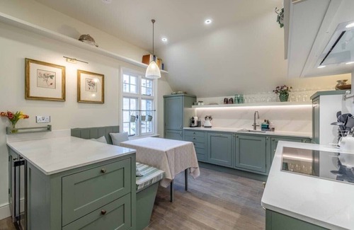 Windsor Apartment | Stylish 2Bed/2Bath Flat In The Heart Of Windsor
