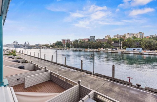 Woolloomooloo Apartment | Stylish 2BR Finger Wharf Getaway