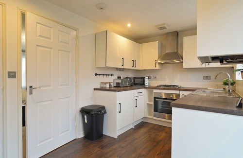 Grenoside House | Stylish 2BR Home w/Garden and Parking in Sheffield