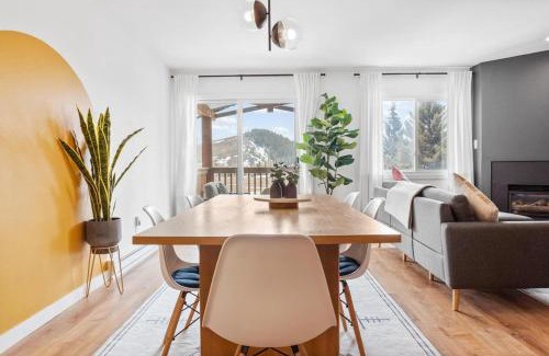 Summit Cove House | Stylish 2BR Near Trails and Slopes