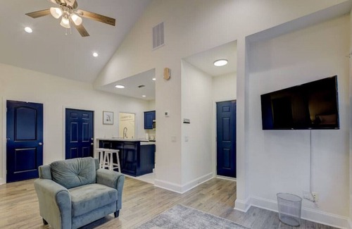 Orangeburg House | Stylish 2BR on Sylvan