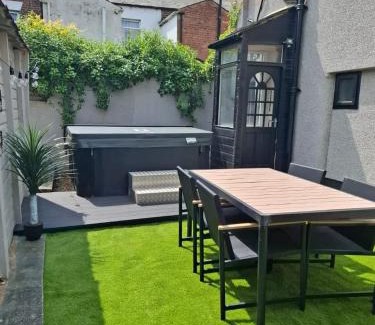 Rochdale House | Stylish 2BR Stay with Hot Tub & Private Garden