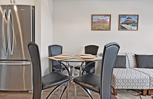 Fonthill Apartment | Stylish 2BR Suite on High Floor and Situated Close To Falls