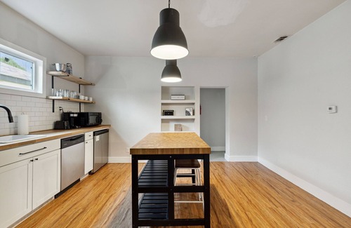Dallas House | Stylish 2BR Unit Near Deep Ellum + Fair Park