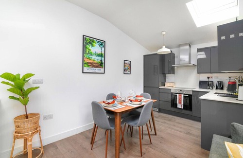 Haggerston Apartment | Stylish 3-Bed Shoreditch Flat over 3 Floors ample space and Family Friendly