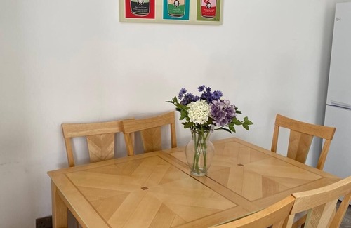 Southend-on-Sea Apartment | Stylish 3 Bed Seaside Apartment CentralnSouthend Location & Steps from the Beach